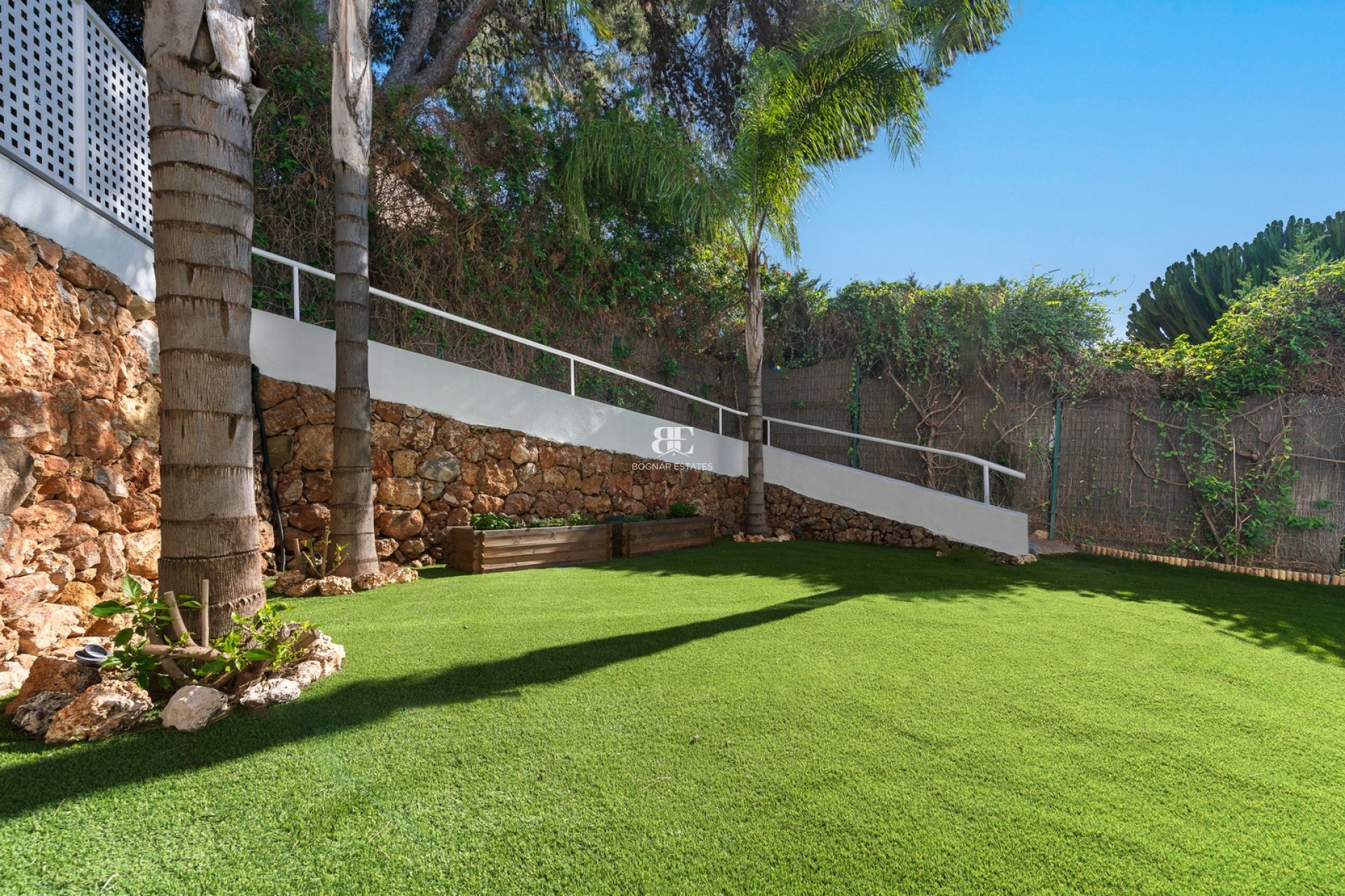 Resale - Villa -
Marbella - Nueva Andalucía