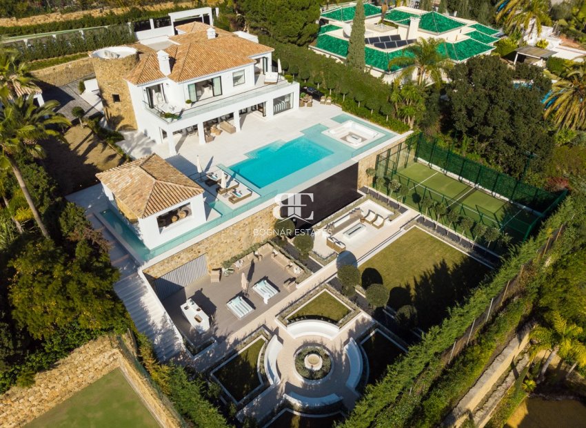 Resale - Villa -
Marbella - Nueva Andalucía