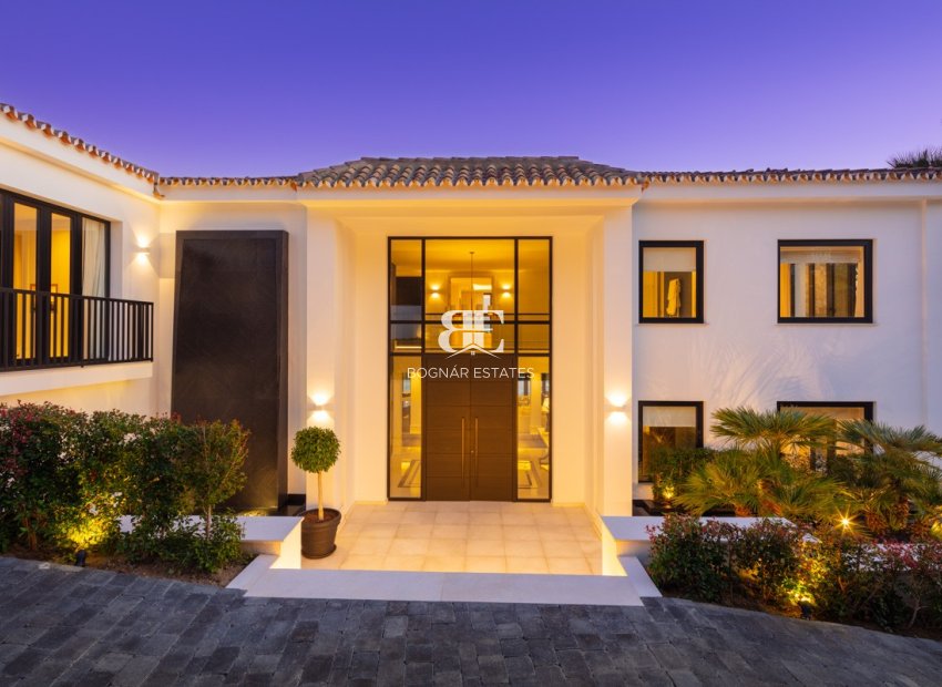 Resale - Villa -
Marbella - Nueva Andalucía