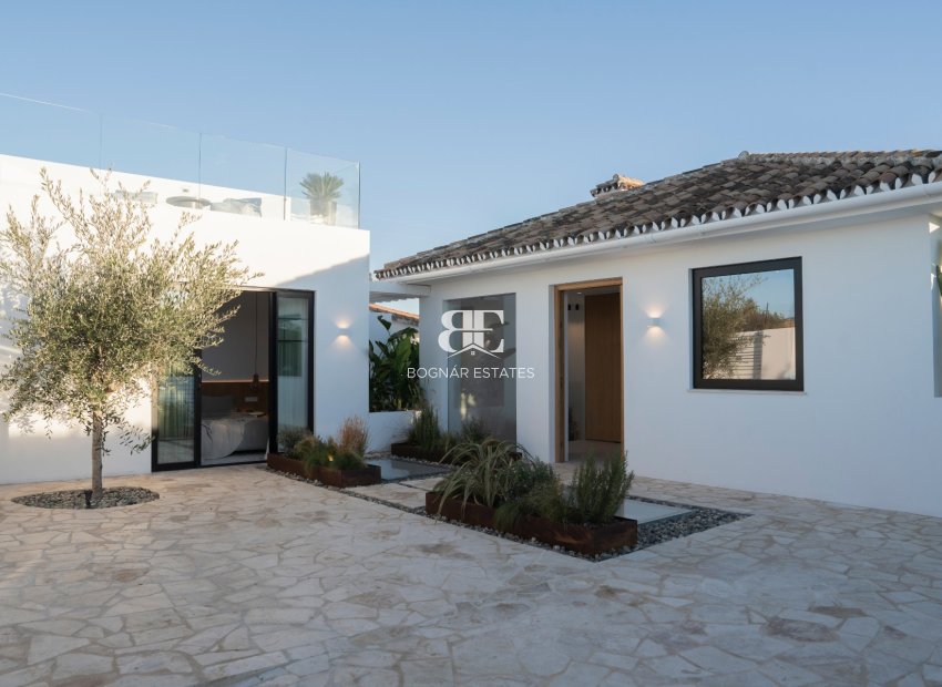 Resale - Villa -
Marbella - Nueva Andalucía