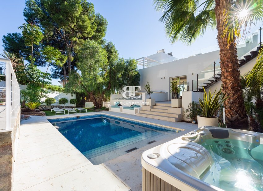 Resale - Villa -
Marbella - Nueva Andalucía