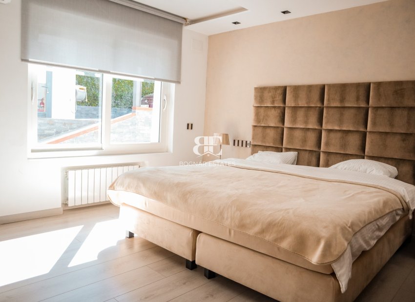 Resale - Villa -
Marbella - Nueva Andalucía