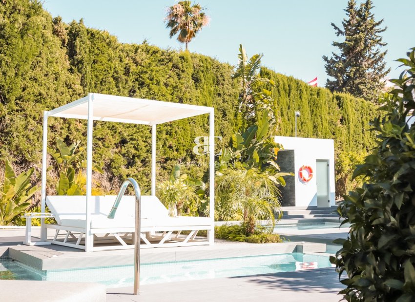 Resale - Villa -
Marbella - Nueva Andalucía