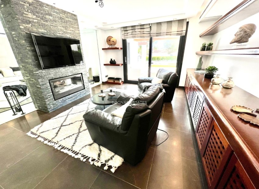 Resale - Villa -
Marbella - Nueva Andalucía