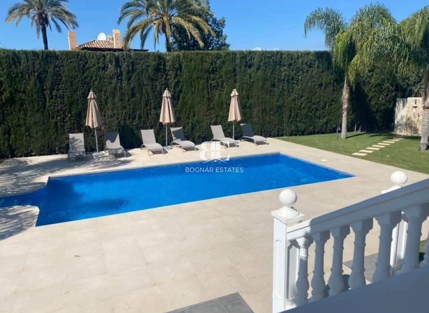 Resale - Villa -
Marbella - Nueva Andalucía