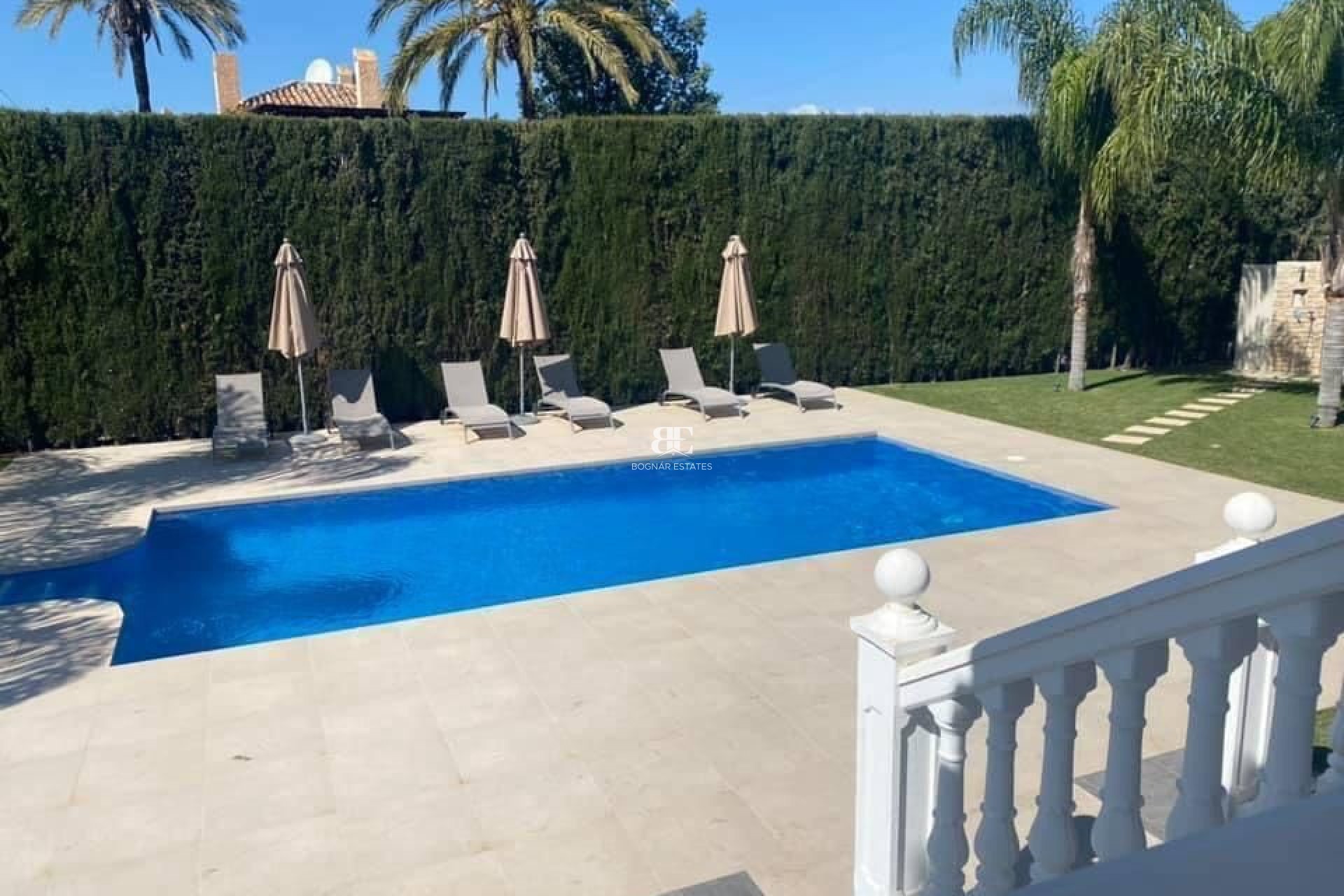 Resale - Villa -
Marbella - Nueva Andalucía