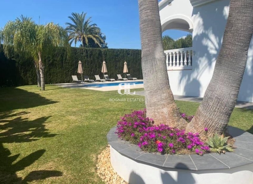 Resale - Villa -
Marbella - Nueva Andalucía