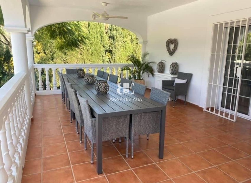 Resale - Villa -
Marbella - Nueva Andalucía
