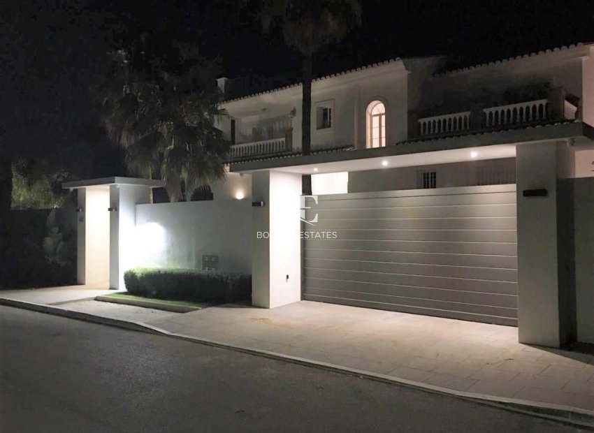 Resale - Villa -
Marbella - Nueva Andalucía
