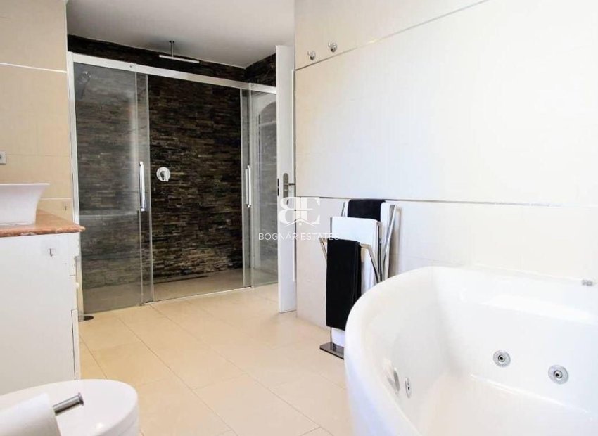 Resale - Villa -
Marbella - Nueva Andalucía