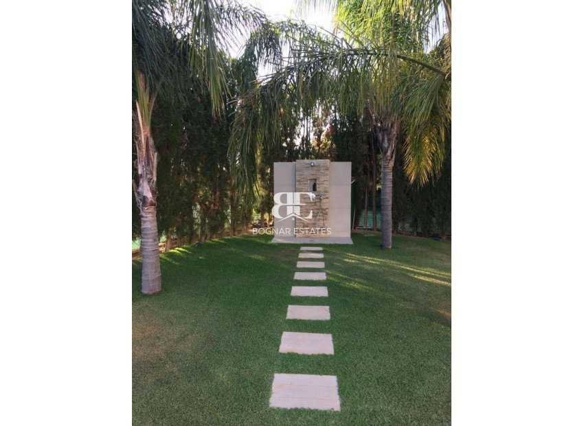 Resale - Villa -
Marbella - Nueva Andalucía