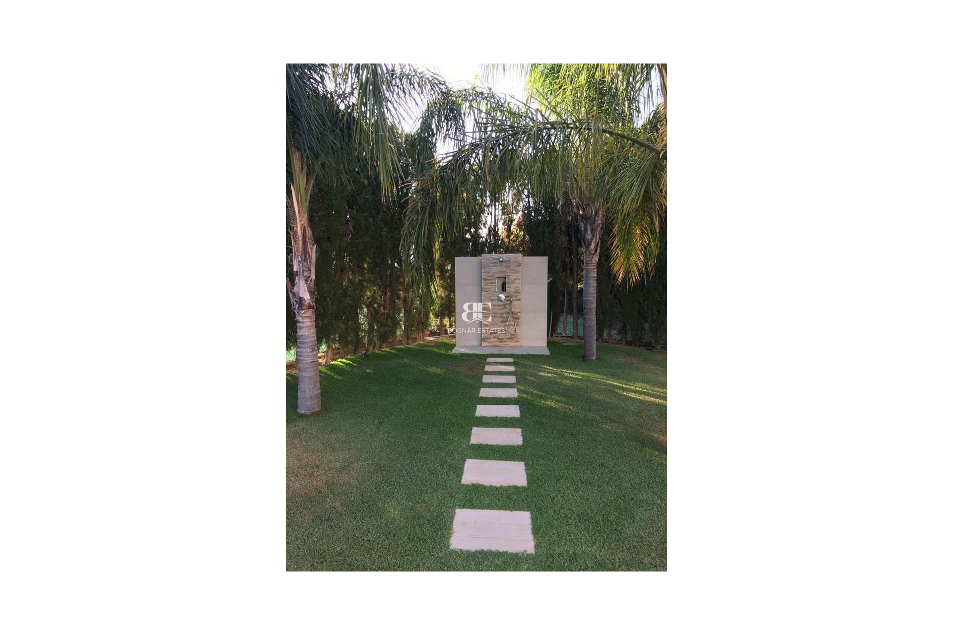 Resale - Villa -
Marbella - Nueva Andalucía