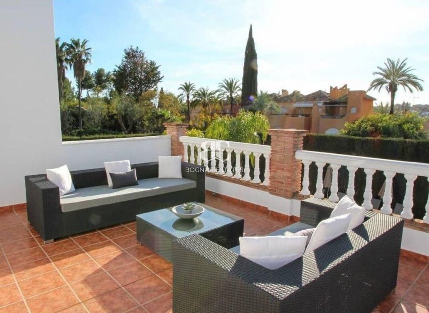 Resale - Villa -
Marbella - Nueva Andalucía