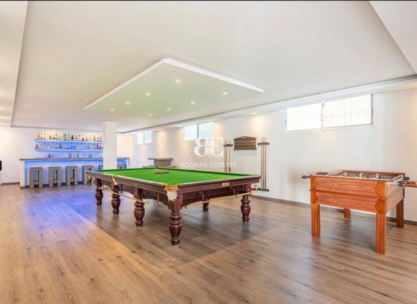 Resale - Villa -
Marbella - Nueva Andalucía