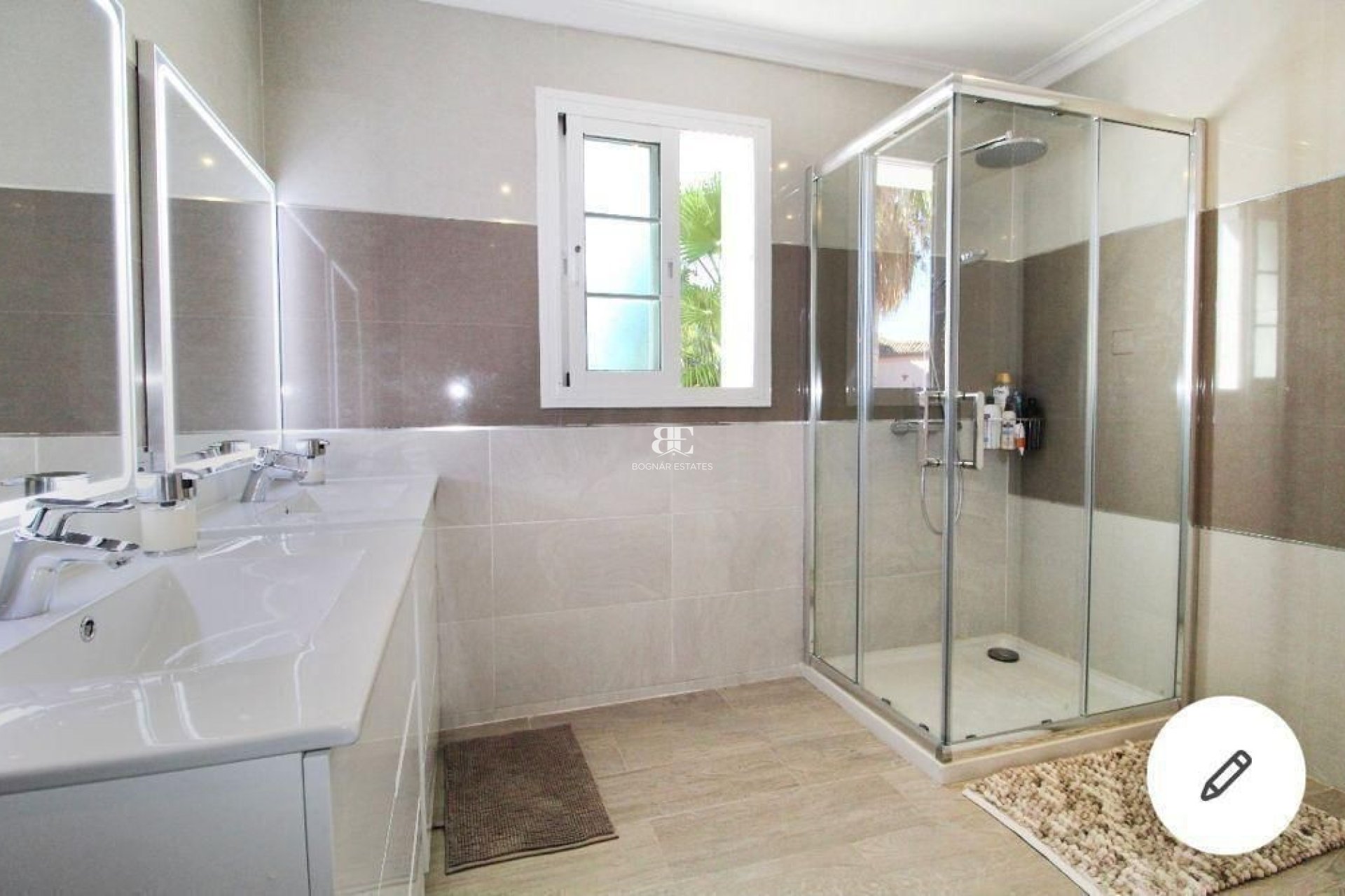 Resale - Villa -
Marbella - Nueva Andalucía