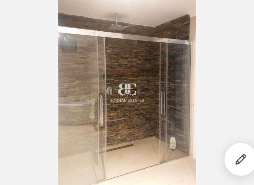 Resale - Villa -
Marbella - Nueva Andalucía