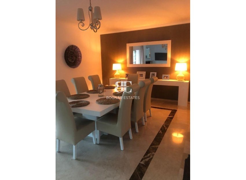 Resale - Villa -
Marbella - Nueva Andalucía