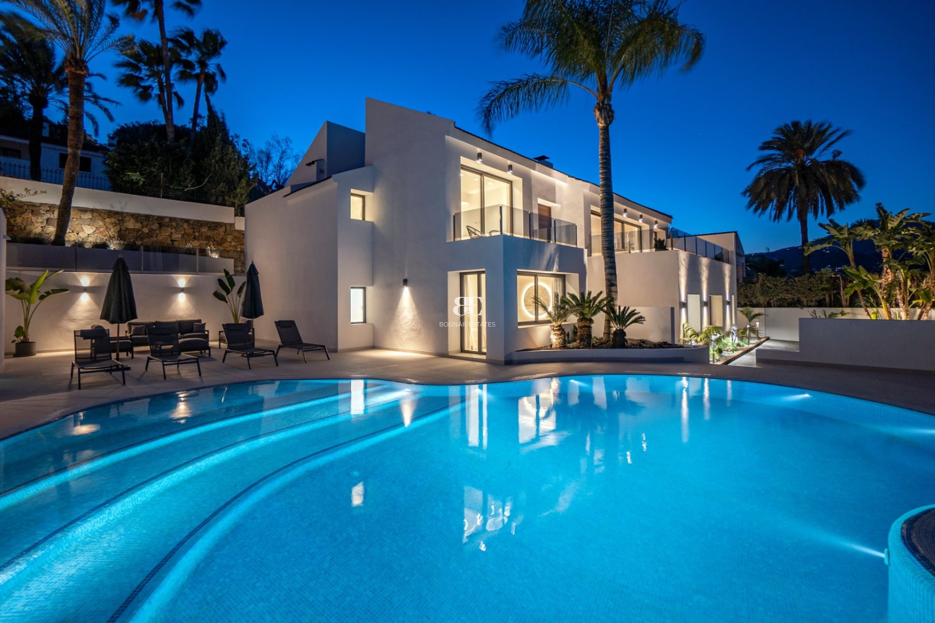 Resale - Villa -
Marbella - Nueva Andalucía