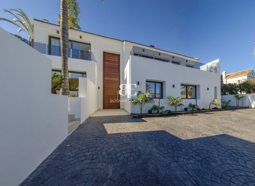 Resale - Villa -
Marbella - Nueva Andalucía