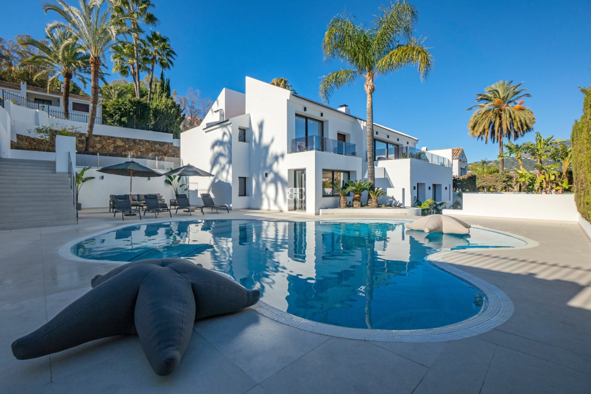 Resale - Villa -
Marbella - Nueva Andalucía