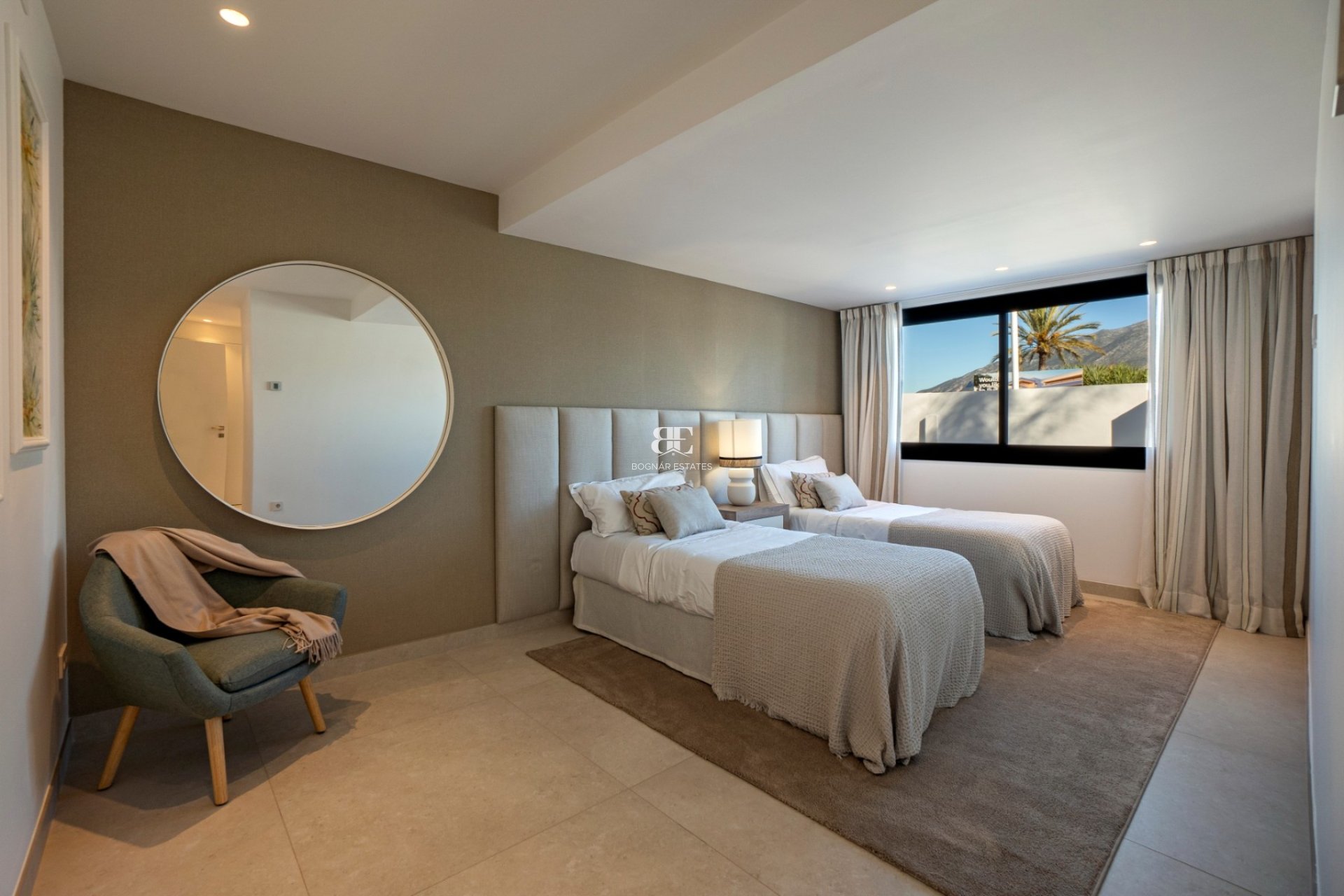 Resale - Villa -
Marbella - Nueva Andalucía