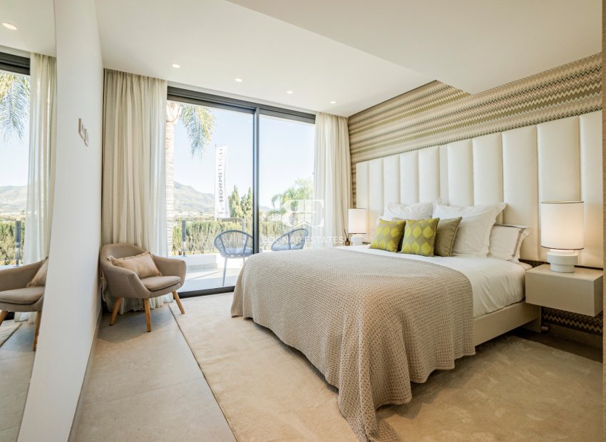 Resale - Villa -
Marbella - Nueva Andalucía