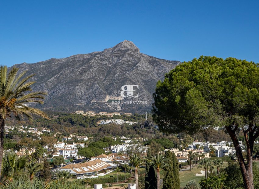 Resale - Villa -
Marbella - Nueva Andalucía
