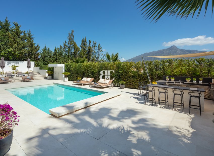 Resale - Villa -
Marbella - Nueva Andalucía