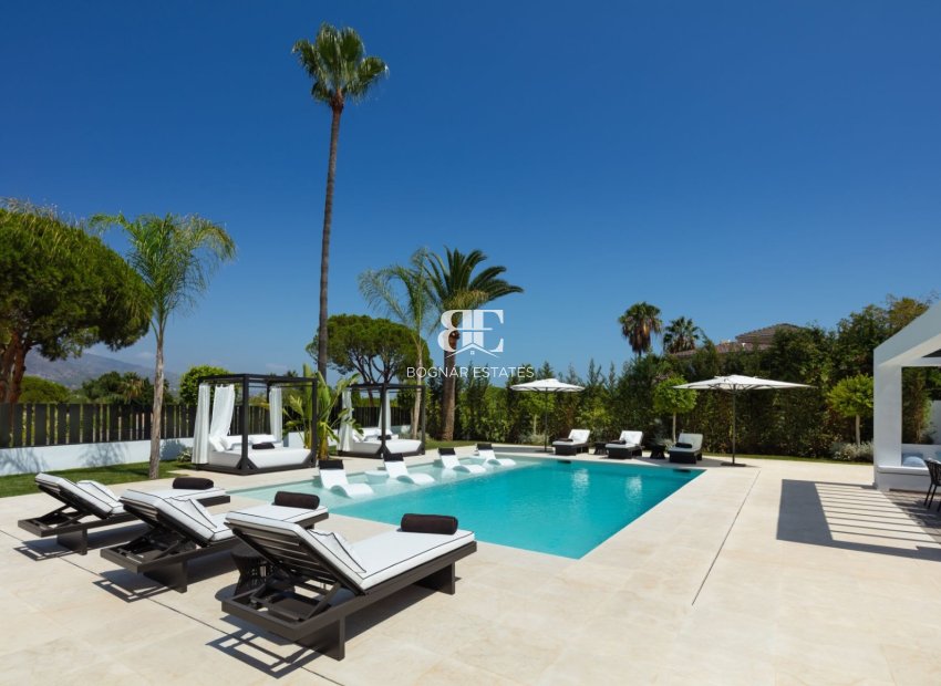 Resale - Villa -
Marbella - Nueva Andalucía