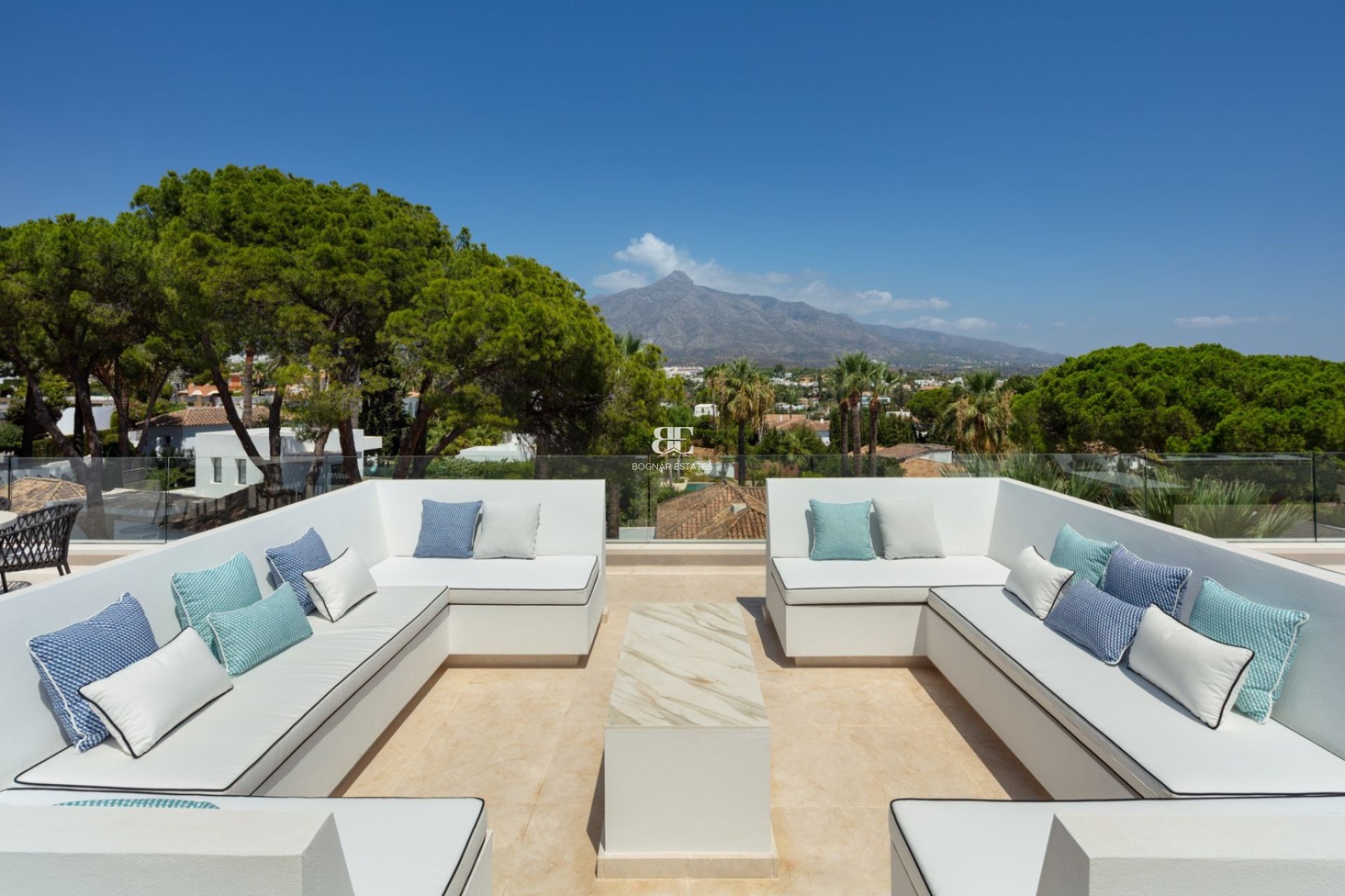 Resale - Villa -
Marbella - Nueva Andalucía