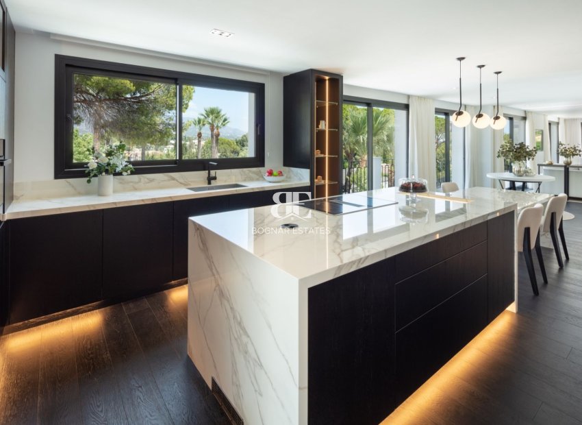 Resale - Villa -
Marbella - Nueva Andalucía