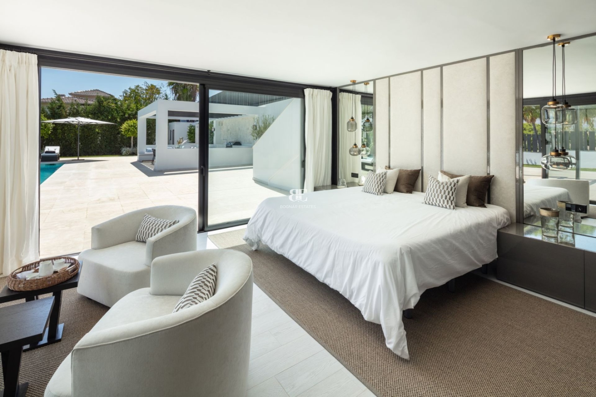 Resale - Villa -
Marbella - Nueva Andalucía