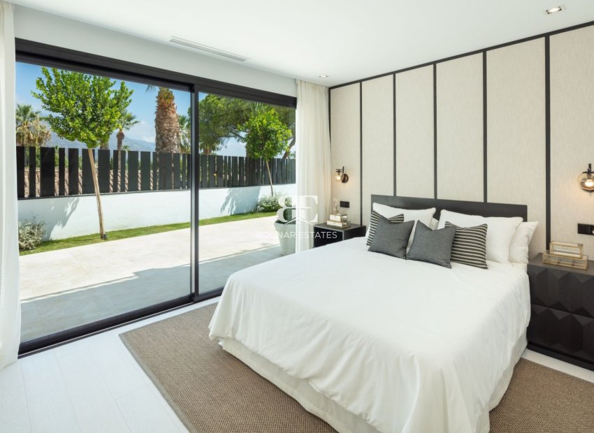 Resale - Villa -
Marbella - Nueva Andalucía