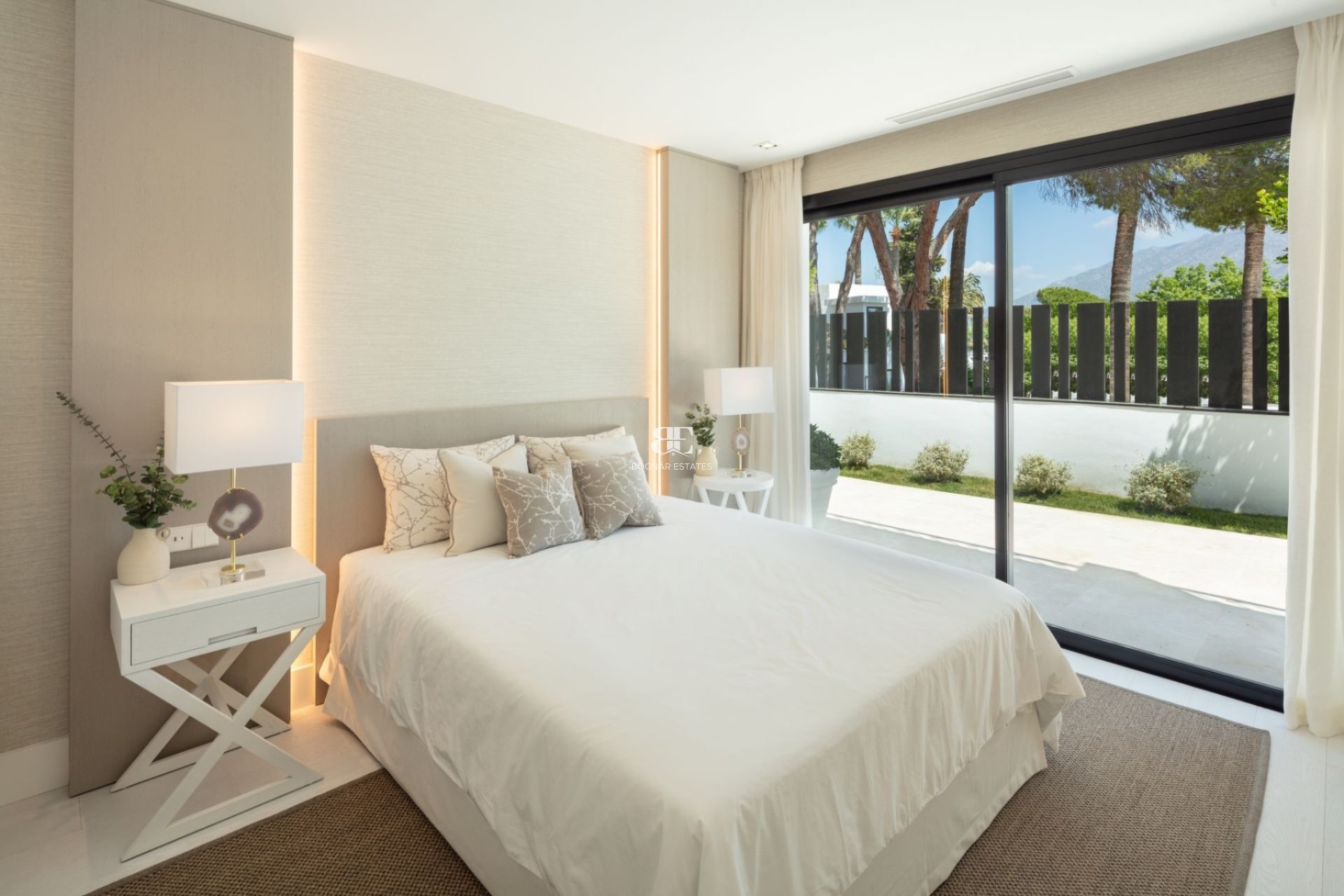 Resale - Villa -
Marbella - Nueva Andalucía