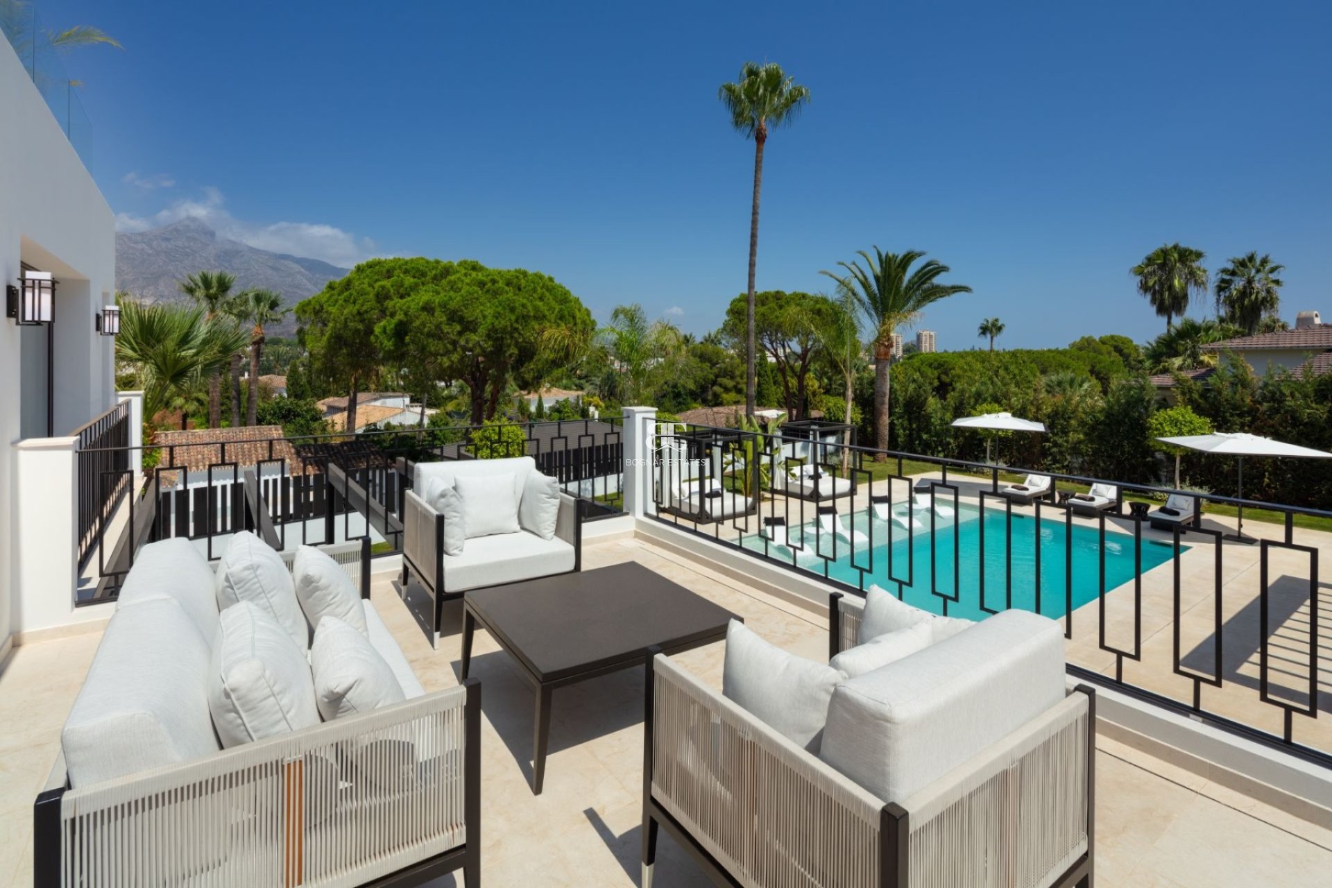 Resale - Villa -
Marbella - Nueva Andalucía