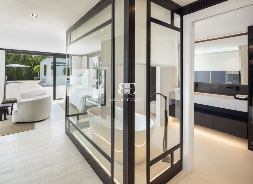 Resale - Villa -
Marbella - Nueva Andalucía