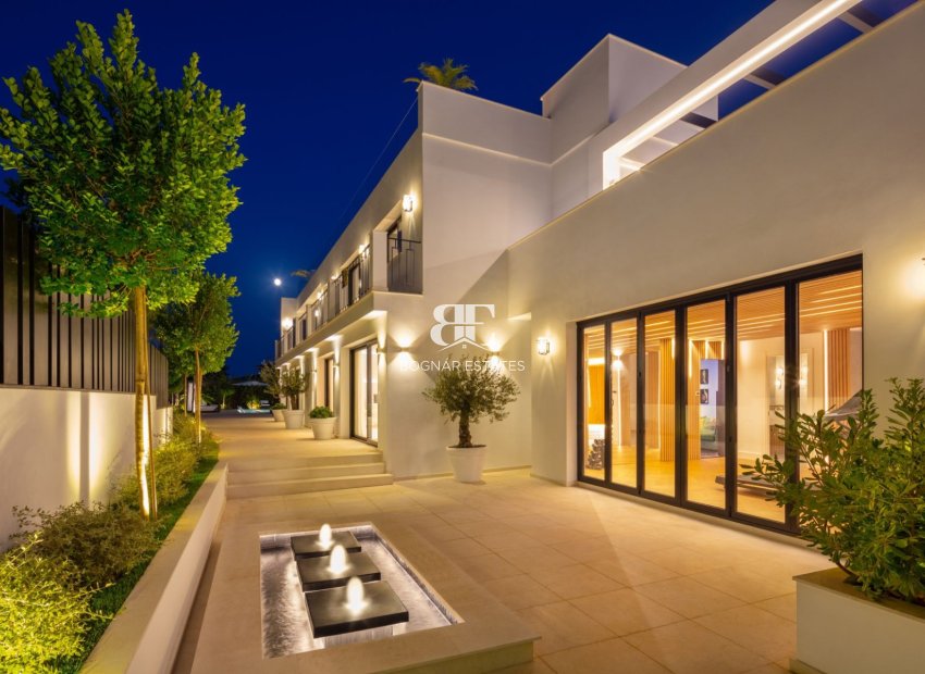 Resale - Villa -
Marbella - Nueva Andalucía