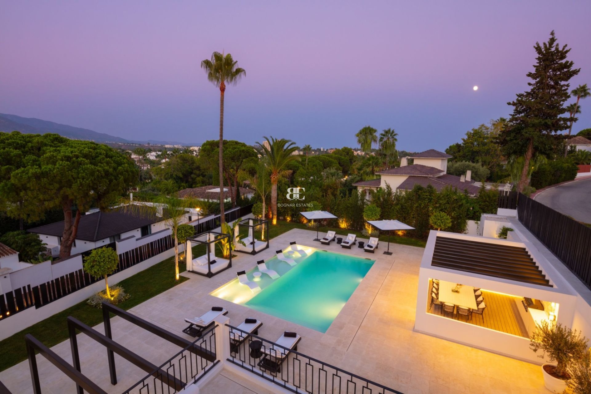 Resale - Villa -
Marbella - Nueva Andalucía