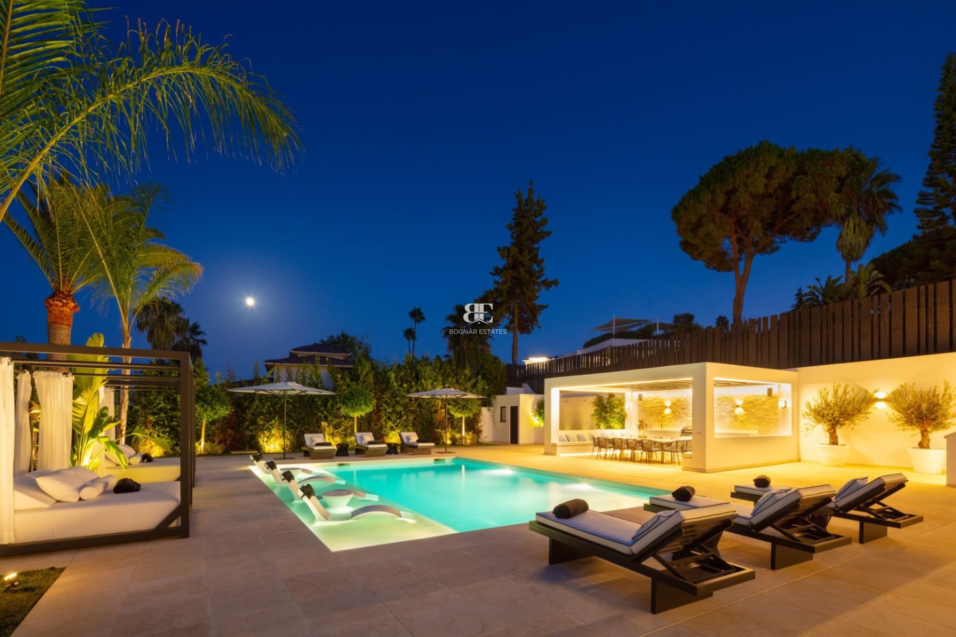 Resale - Villa -
Marbella - Nueva Andalucía