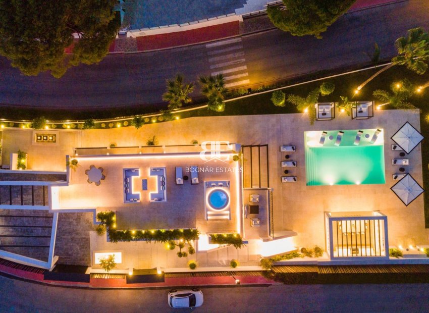 Resale - Villa -
Marbella - Nueva Andalucía