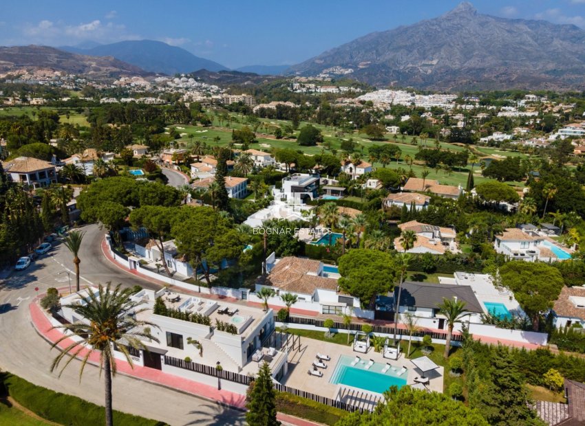 Resale - Villa -
Marbella - Nueva Andalucía