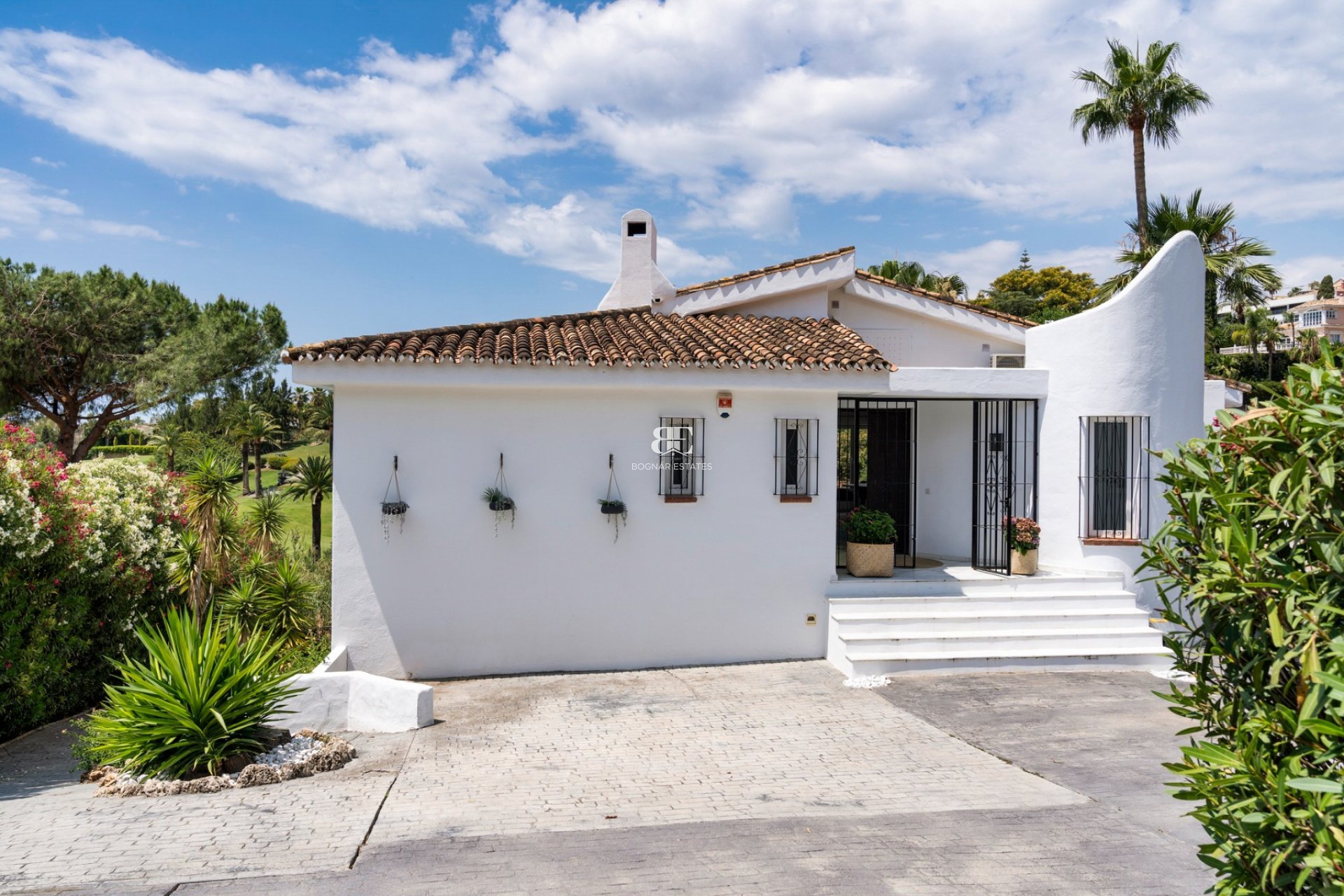 Resale - Villa -
Marbella - Nueva Andalucía