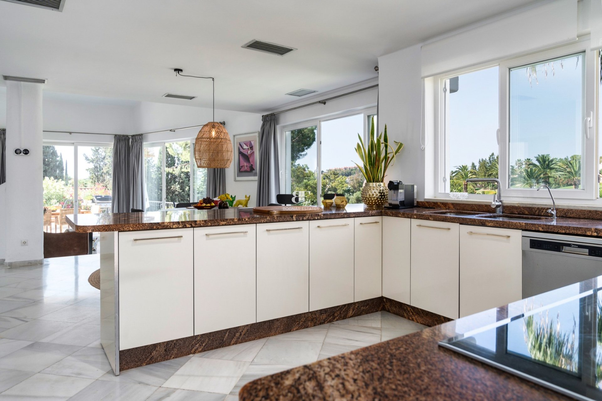 Resale - Villa -
Marbella - Nueva Andalucía