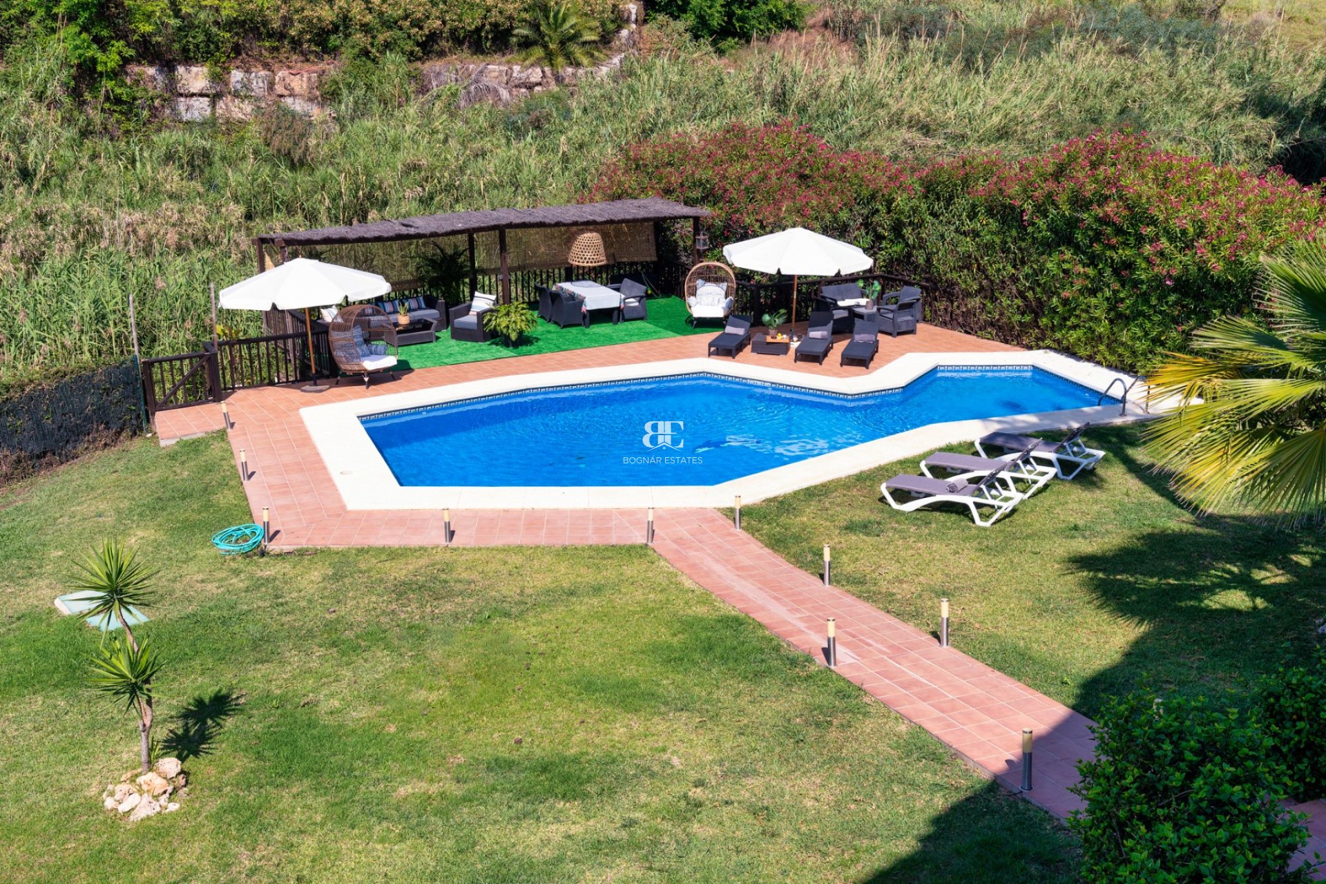 Resale - Villa -
Marbella - Nueva Andalucía