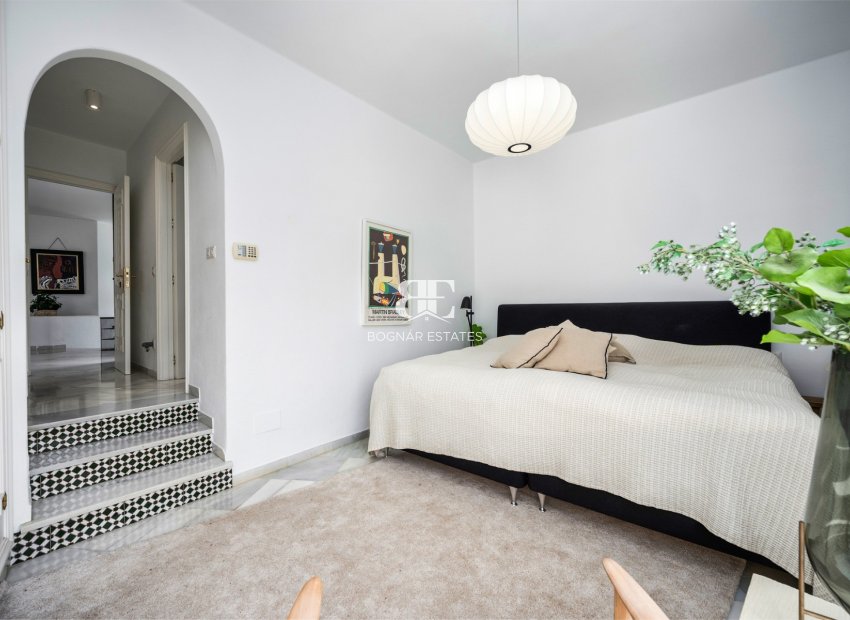 Resale - Villa -
Marbella - Nueva Andalucía