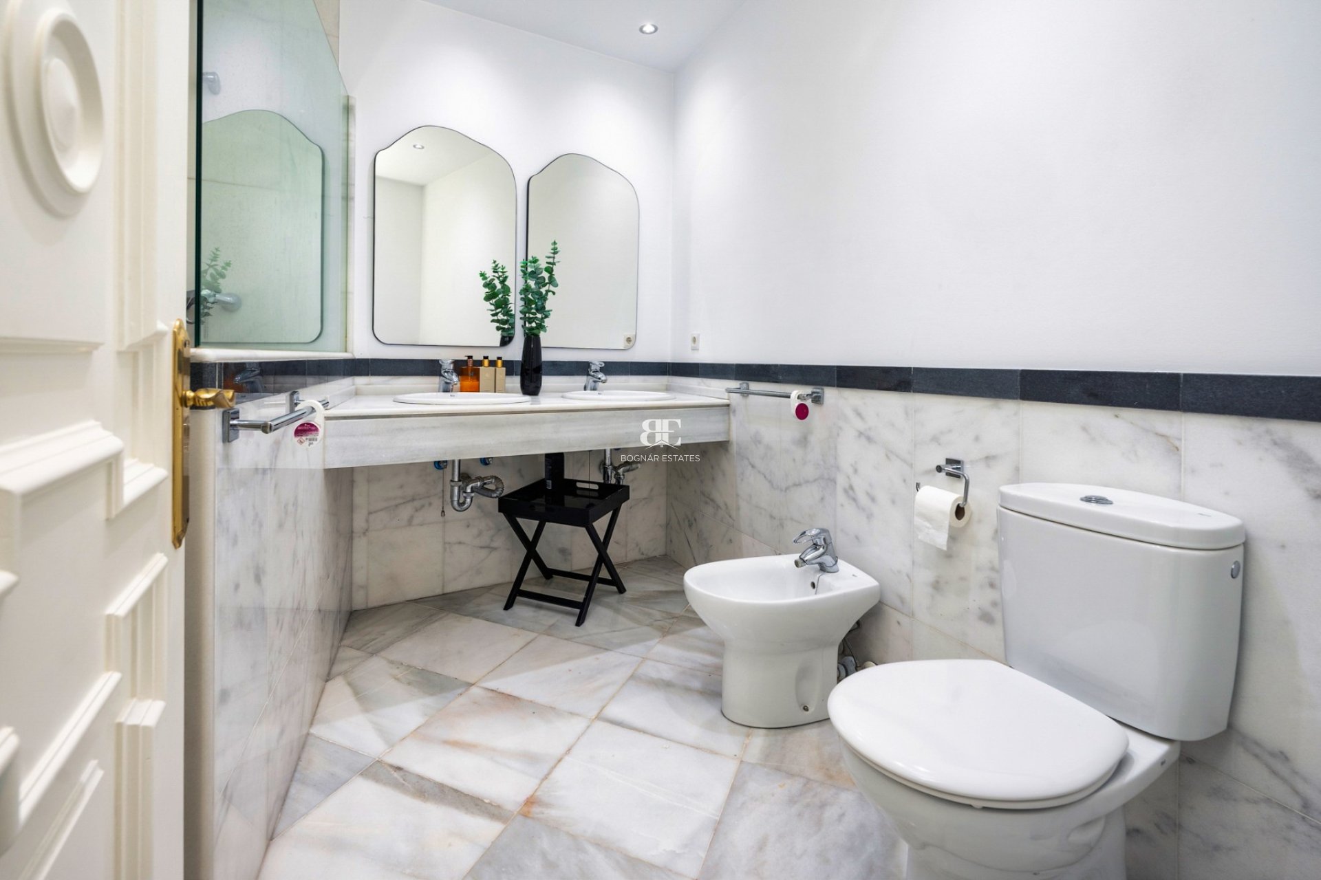 Resale - Villa -
Marbella - Nueva Andalucía