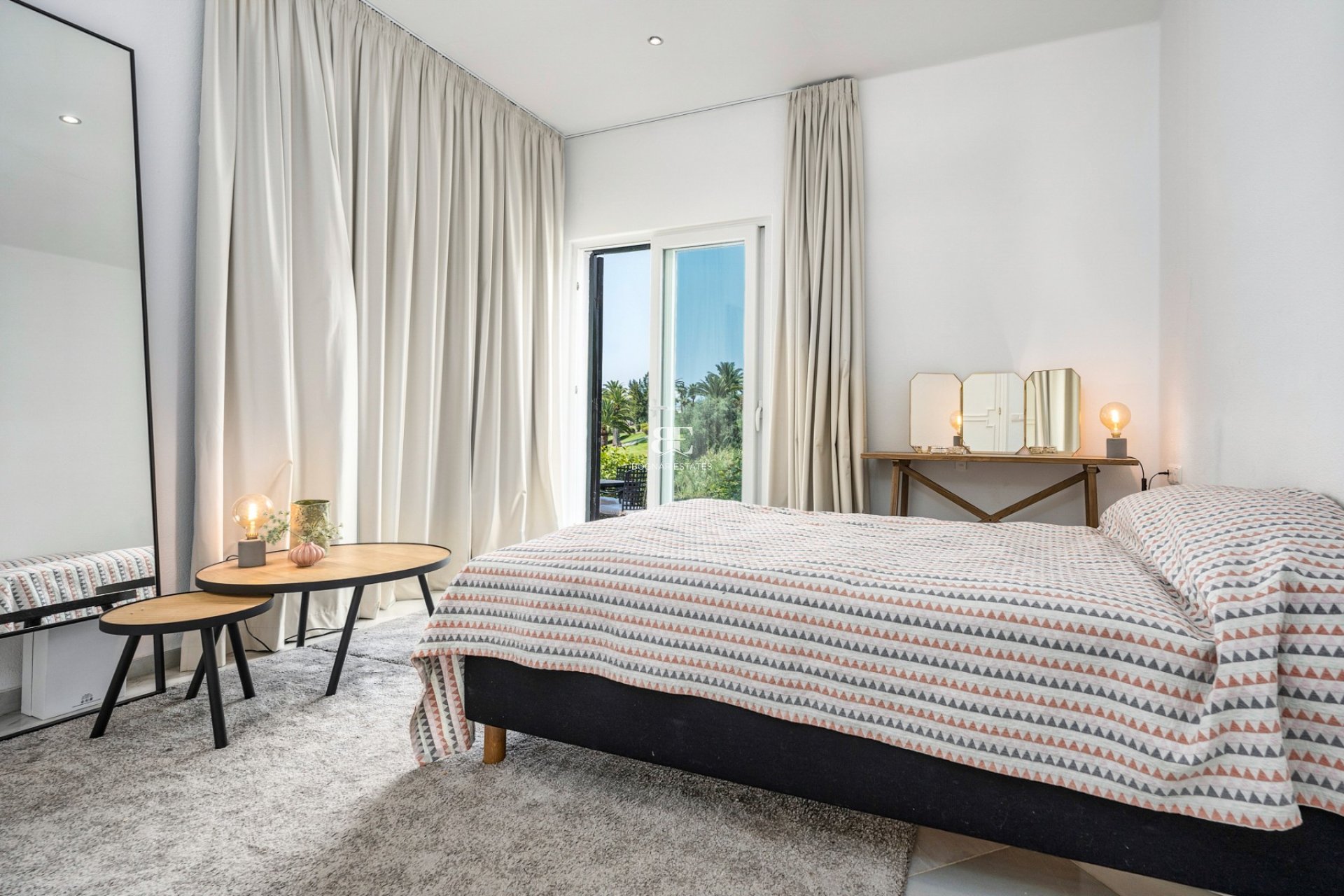 Resale - Villa -
Marbella - Nueva Andalucía
