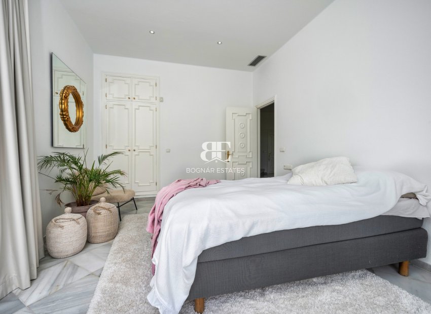 Resale - Villa -
Marbella - Nueva Andalucía