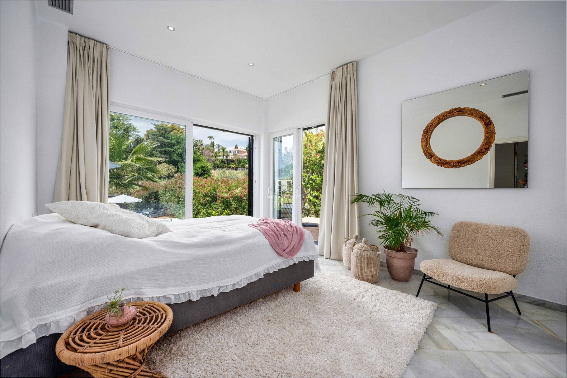 Resale - Villa -
Marbella - Nueva Andalucía