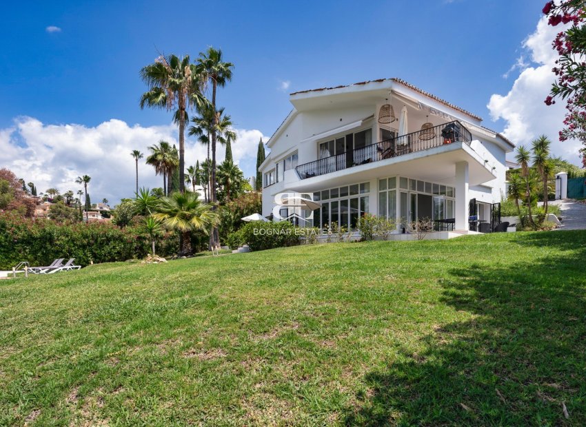 Resale - Villa -
Marbella - Nueva Andalucía